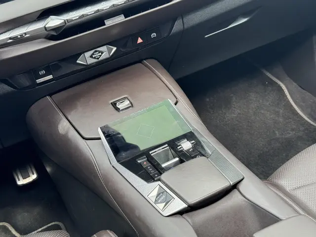 DS DS 4 E-Tense La Première 2022 Hybride Benzine 32