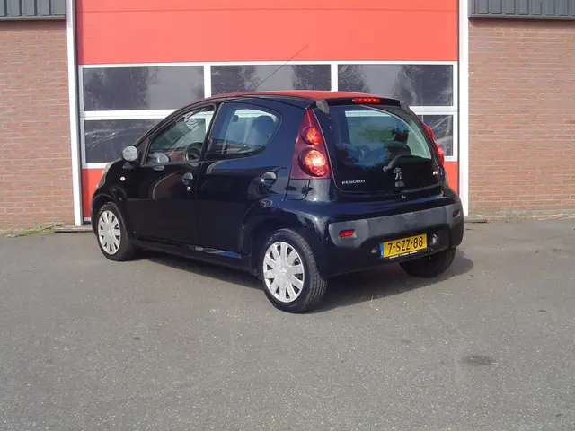 Peugeot 107 1.0 Access Accent / Airco / NAP 2013 Benzine 6