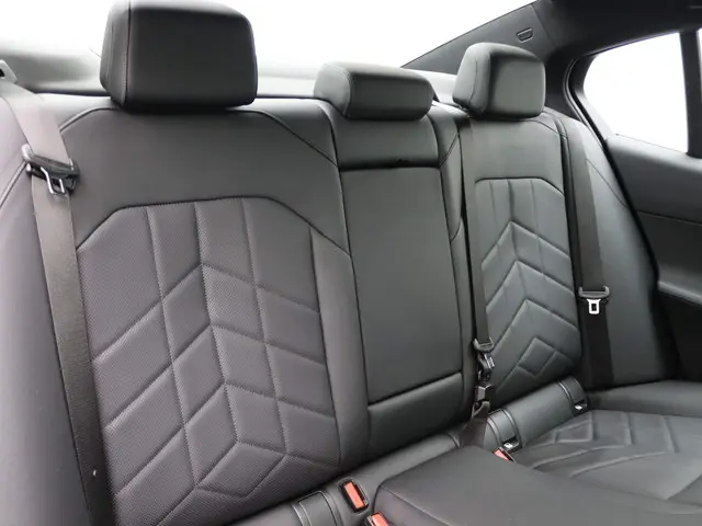 BMW 5 Serie Sedan 530e 2024 Hybride Benzine 33