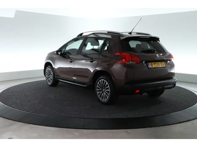 Peugeot 2008 1.2 VTi Active Pack Premium 2014 Benzine 4