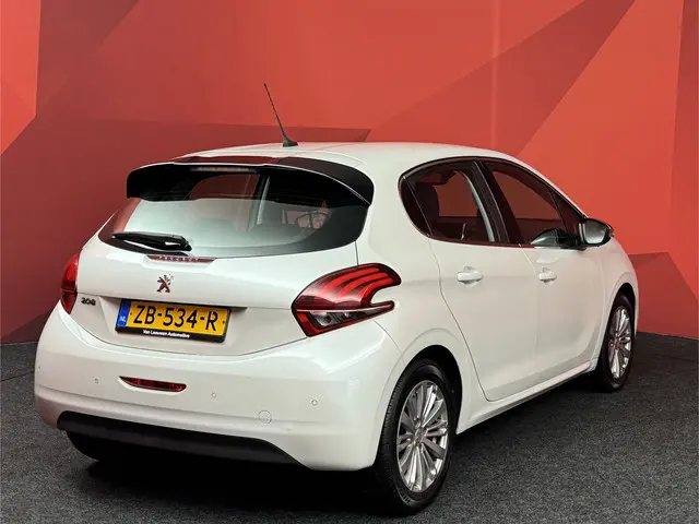 Peugeot 208 1.2 PureTech Allure 2019 Benzine 2