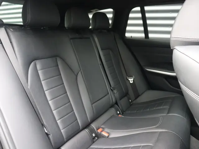BMW 3 Serie Touring 330e 2021 Hybride Benzine 10