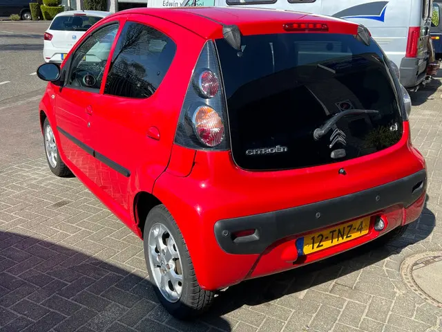 Citroën C1 1.0 First Edition *Airco*Garantie 2012 Benzine 6