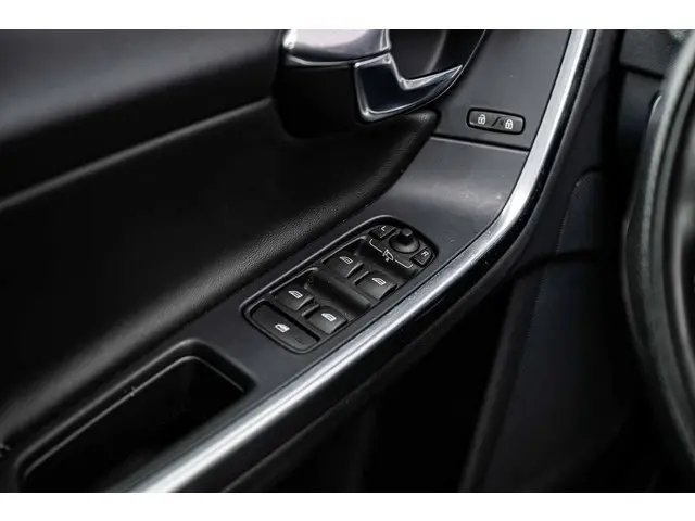 Volvo S60 1.5 T3 R-Design 2018 Benzine 26