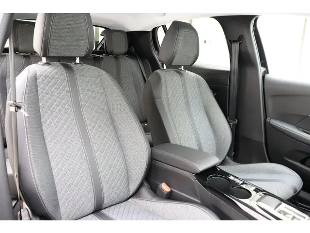 Peugeot 208 Hybrid 100 e-DCS6 Allure 2024 Benzine 10