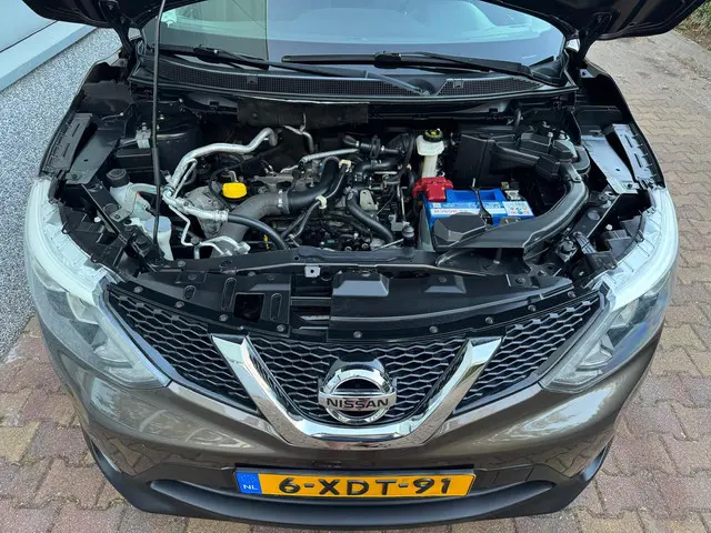 Nissan QASHQAI 1.2 Acenta ( TREKHAAK + AIRCO ) 2014 Benzine 9