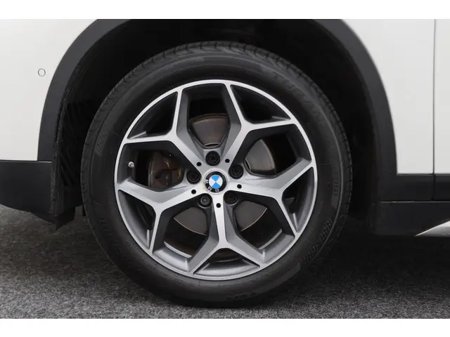 BMW X1 sDrive18i High Executive Automaat 2017 Benzine 25