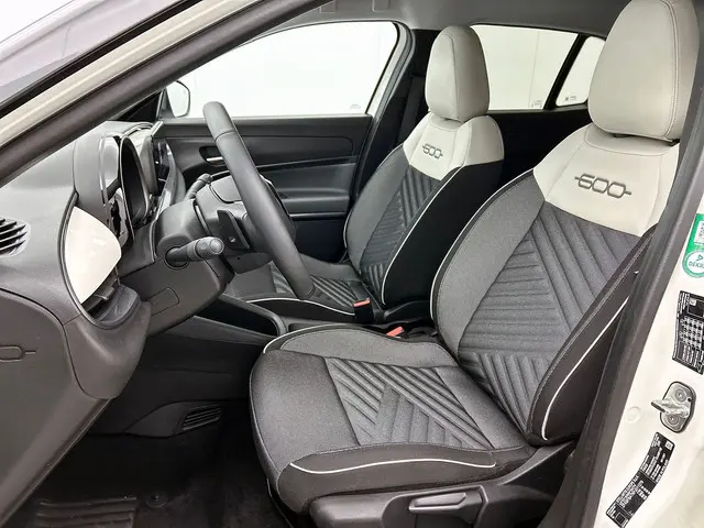 Fiat 600 1.2 Hybrid Bicolore 2024 Benzine 8