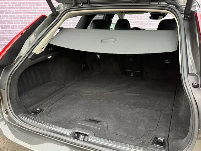 Volvo V90 2.0 T4 Business Luxury+ 2020 Benzine 26