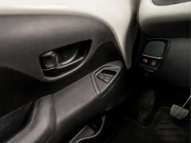 Peugeot 108 1.0 e-VTi Sport 2017 Benzine 22
