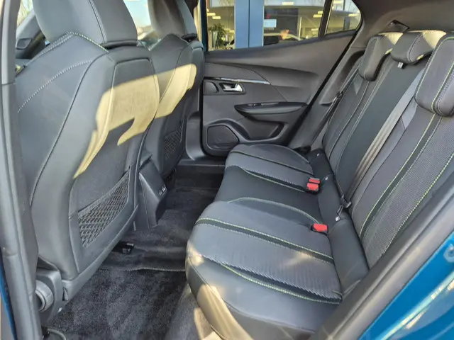 Peugeot 2008 1.2 Hybrid 145 GT 2025 Hybride Benzine 8