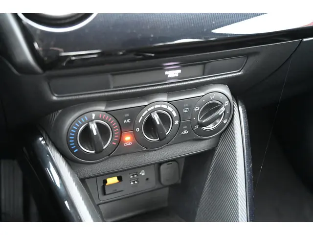 Mazda 2 Skyactiv-G 75 6MT Comfort 2021 Benzine 24