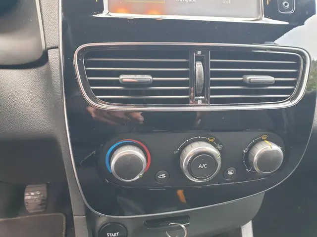 Renault Clio Estate 0.9 TCe Limited 2017 Benzine 10