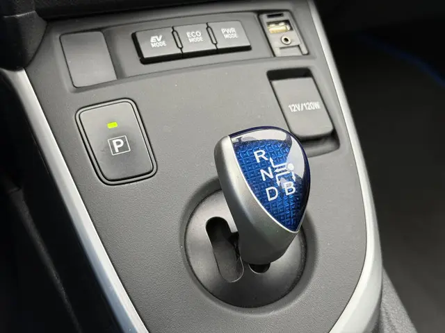 Toyota Auris 1.8 Hybrid Executive 2013 Hybride Benzine 26