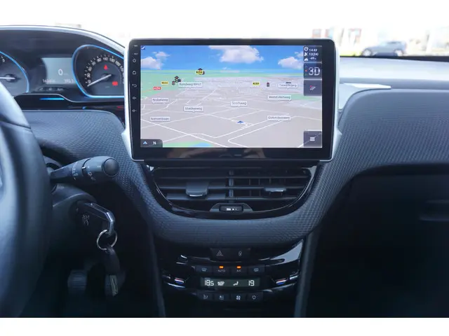 Peugeot 2008 1.2 VTi Allure 2014 Benzine 12