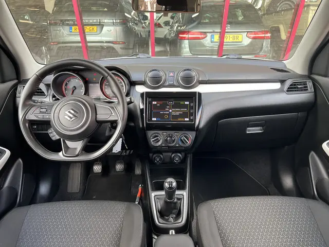 Suzuki Swift 1.2 Select 2017 Benzine 17