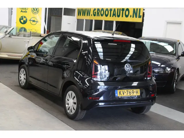 Volkswagen up! 1.0 BMT move up! 2017 Benzine 3