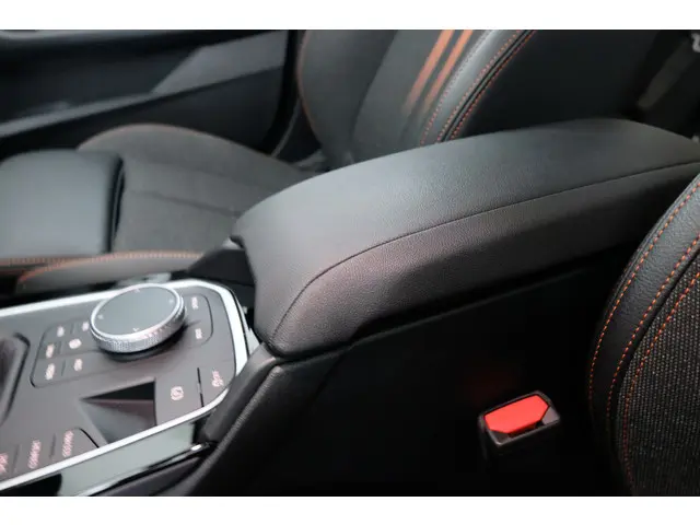 BMW 1 Serie 118i Executive Edition 2020 Benzine 29