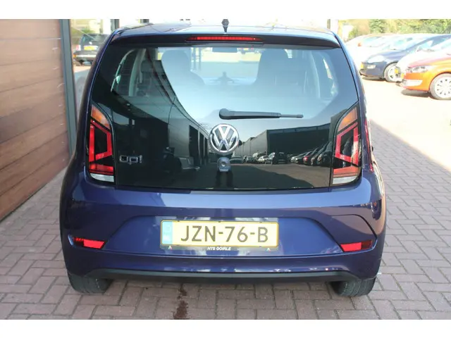 Volkswagen up! 1.0 BMT up! beats 2017 Benzine 10