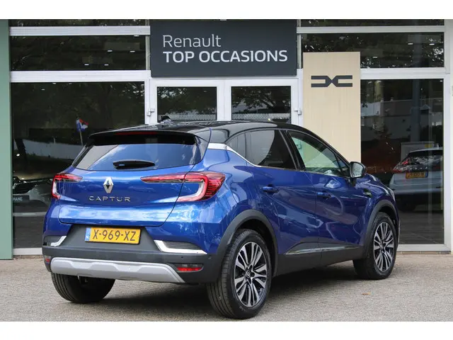 Renault Captur 1.3 mild hybrid 160 iconic 2024 Benzine 8