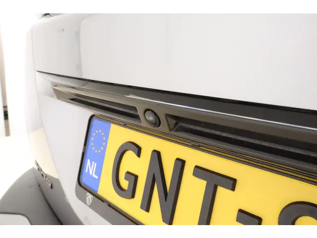 Peugeot 2008 1.2 Hybrid 136 GT 2024 Hybride Benzine 14