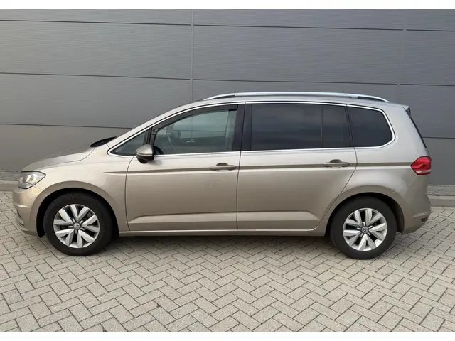 Volkswagen Touran 2