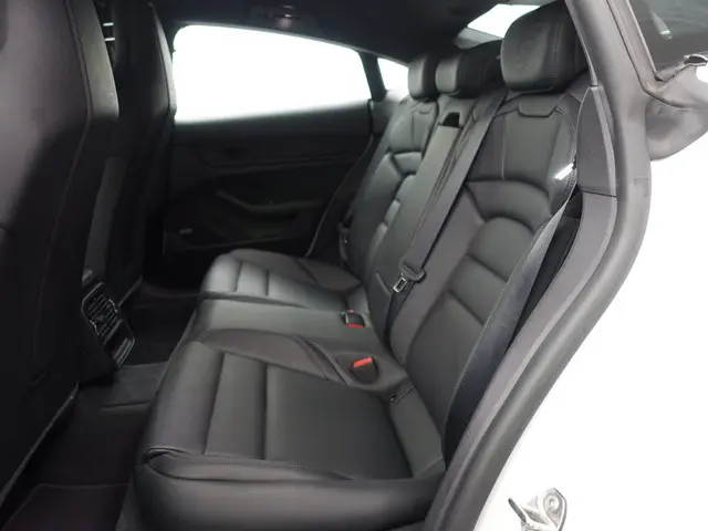Porsche Taycan Performance 84 kWh- 2021 Elektrisch 28