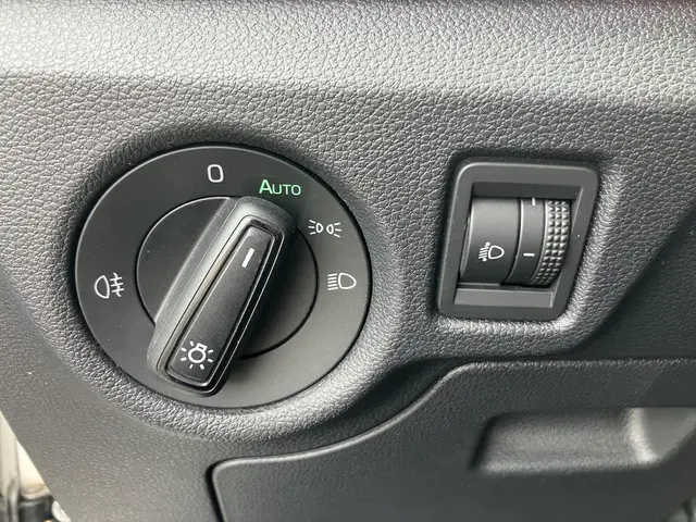 Škoda Kamiq 1.0 TSI Sport Business 2021 Benzine 40