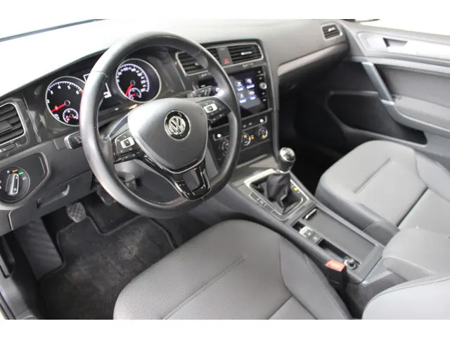 Volkswagen Golf 1.0 TSI Comfortline 2018 Benzine 10