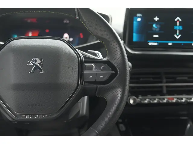 Peugeot 208 PureTech 131 EAT8 GT 2023 Benzine 36