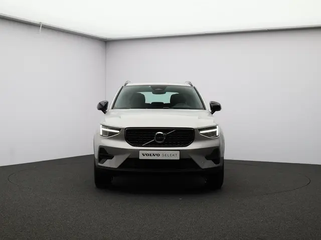 Volvo XC40 2.0 B4 Plus Dark 2025 Benzine 31