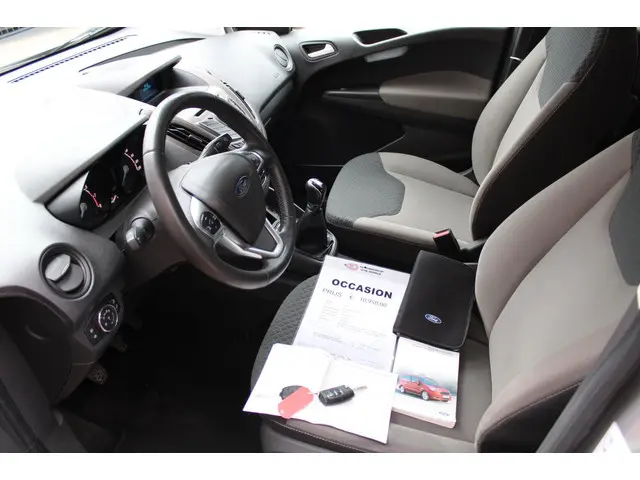 Ford Tourneo Courier 1.0 Titanium 2015 Benzine 21