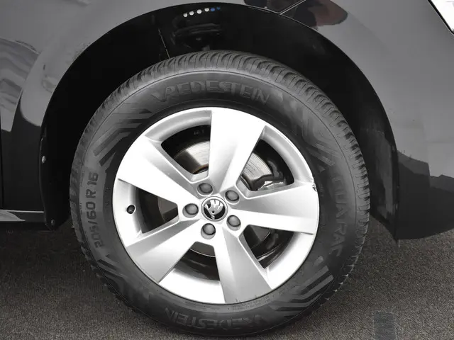 Škoda Kamiq 1.0 Tsi 110pk Ambition 2023 Benzine 4