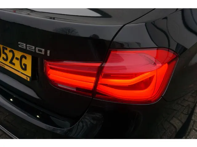 BMW 3 Serie 320i High Exec 2017 Benzine 27