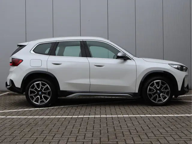 BMW X1 sDrive18i 2023 Benzine 17