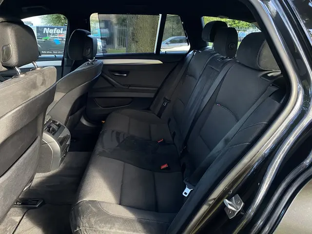 BMW 5 Serie Touring 520i 2013 Benzine 13
