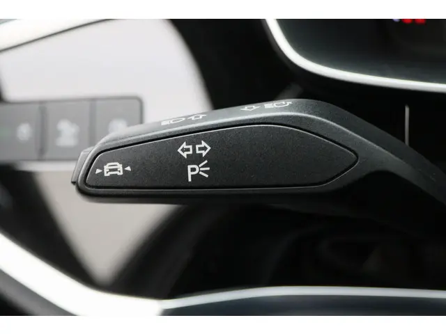 Audi Q3 45 TFSI e S edition 2021 Hybride Benzine 37