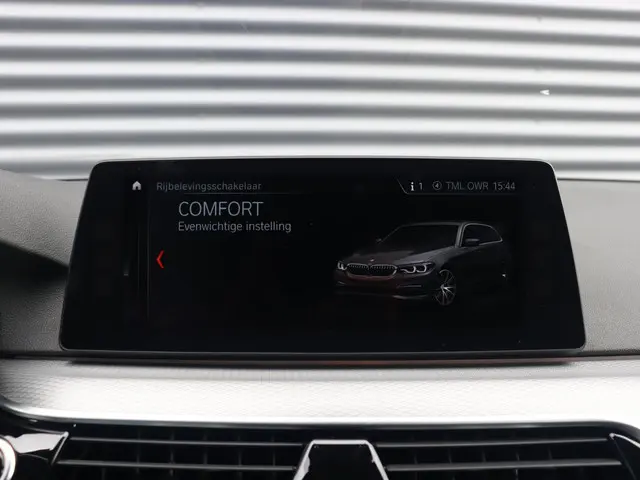 BMW 5 Serie Touring 520i 2017 Benzine 33