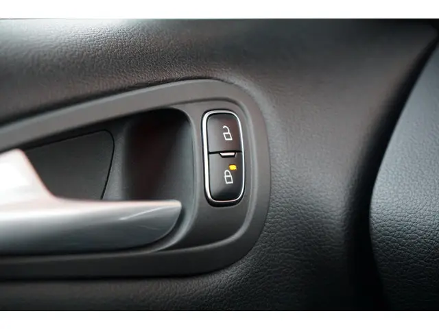 Ford C-MAX 1.0 Titanium 2016 Benzine 32