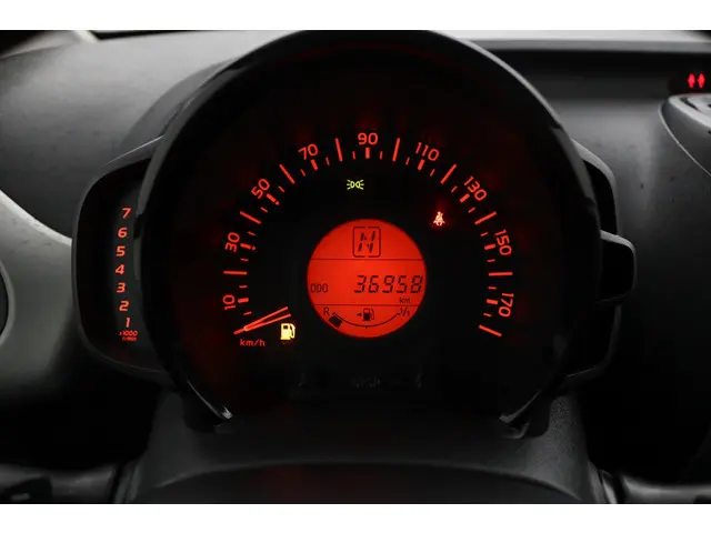 Toyota Aygo 1.0 VVT-i x-play 2015 Benzine 6