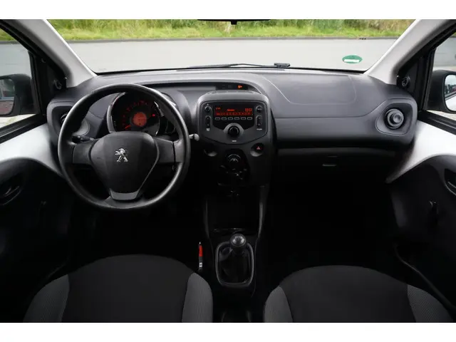 Peugeot 108 1.0 e-VTi Access / Radio / NAP 2018 Benzine 23