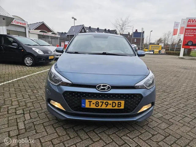 Hyundai i20 1.4i i-Vision 2015 Benzine 4