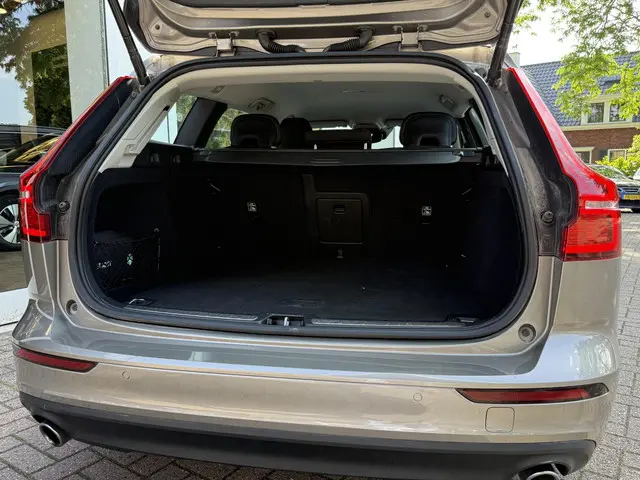 Volvo V60 2.0 B4 Business Pro 2021 Benzine 32