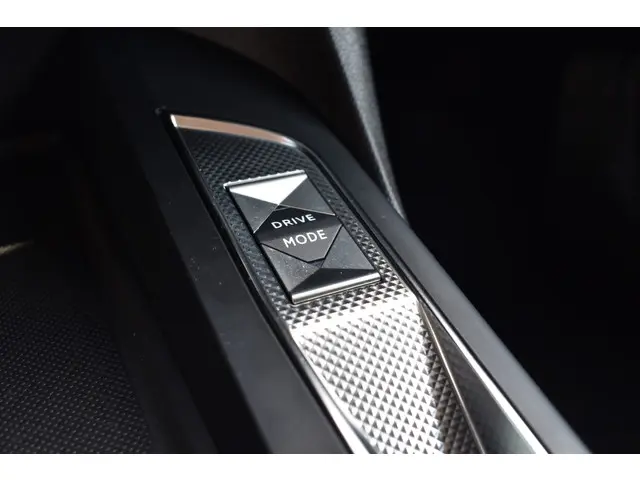 DS DS 3 PureTech 130EAT8 Performance Line 2024 Benzine 25
