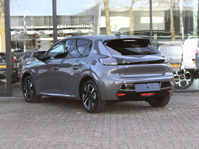 Peugeot e-208 2