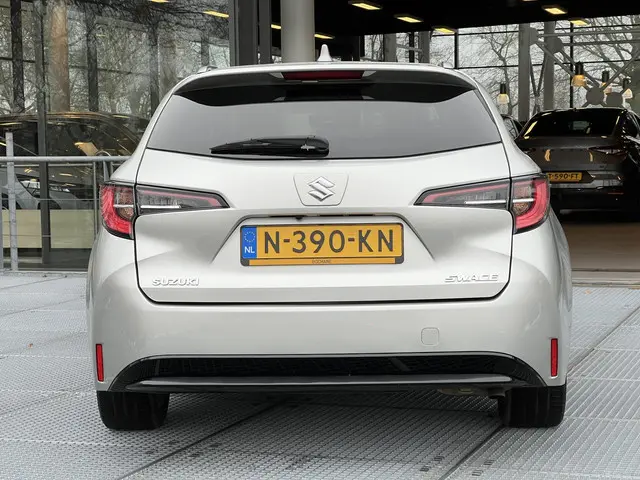 Suzuki Swace 1.8 Hybrid Select 2021 Hybride Benzine 19