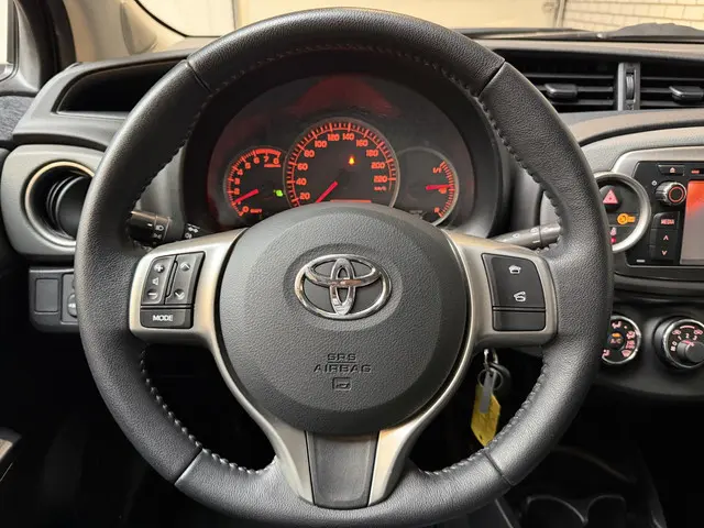 Toyota Yaris 1.0 VVT-i Aspiration 2013 Benzine 18