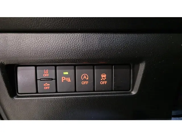 Suzuki Swift 1.2 Style Smart Hybrid 2023 Benzine 18