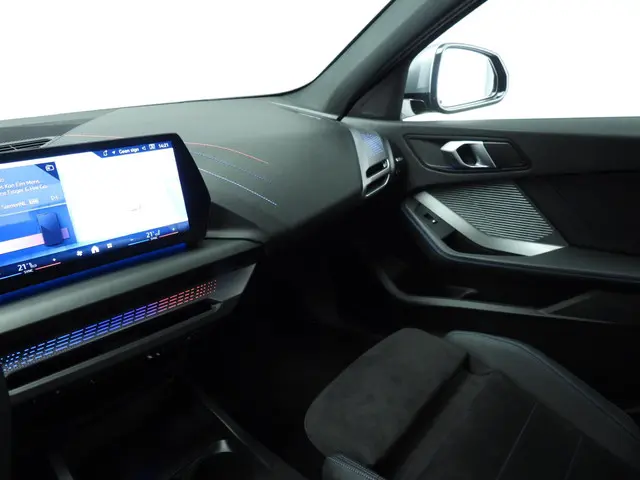 BMW 1 Serie 5-deurs 120 2025 Benzine 32