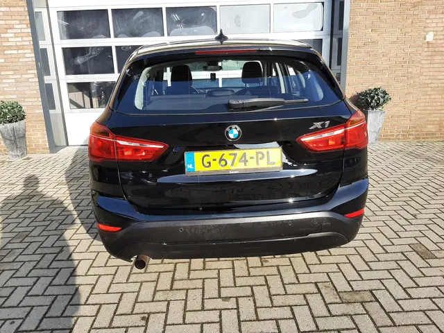 BMW X1 sDrive18i Executive 2017 Benzine 2